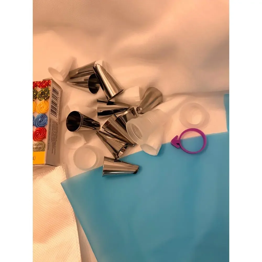 Piping Bags and Tips Wilton Food Coloring Reusable Bags Frosting Cake Scraper